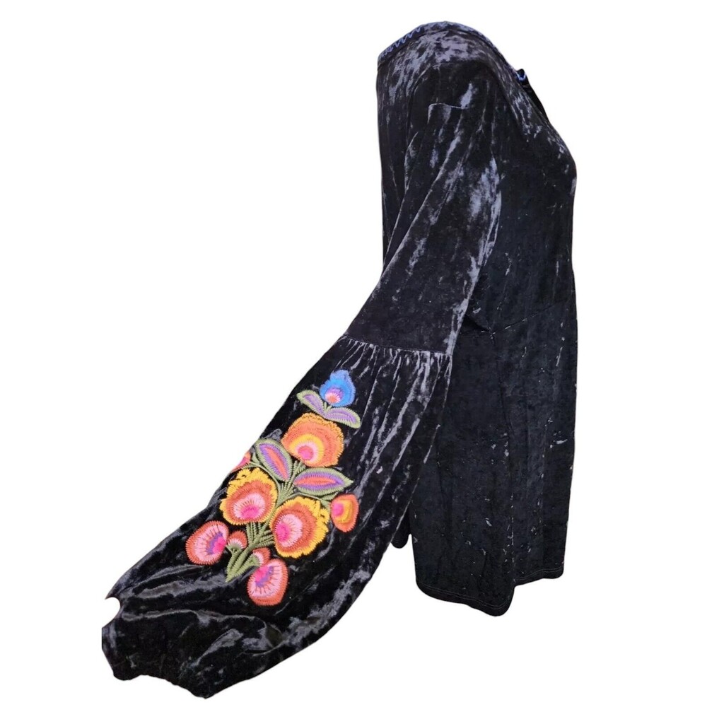 California Moonrise Velvet Embroidered Tunic Size Medium Gypsy Boho Black